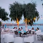 מלון Cove 2*