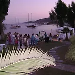 מלון Cove 2*