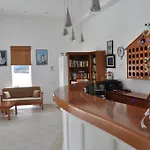 Cove מלון